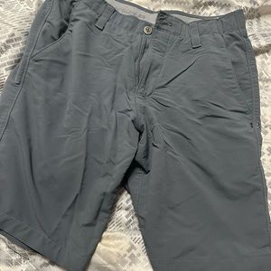 Men’s UA shorts